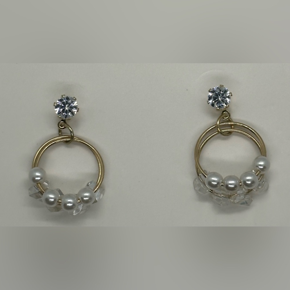 ✨ NWT Delicate Gold Crystal Pearl Hoop Dangle Earrings ✨ - Picture 6 of 16